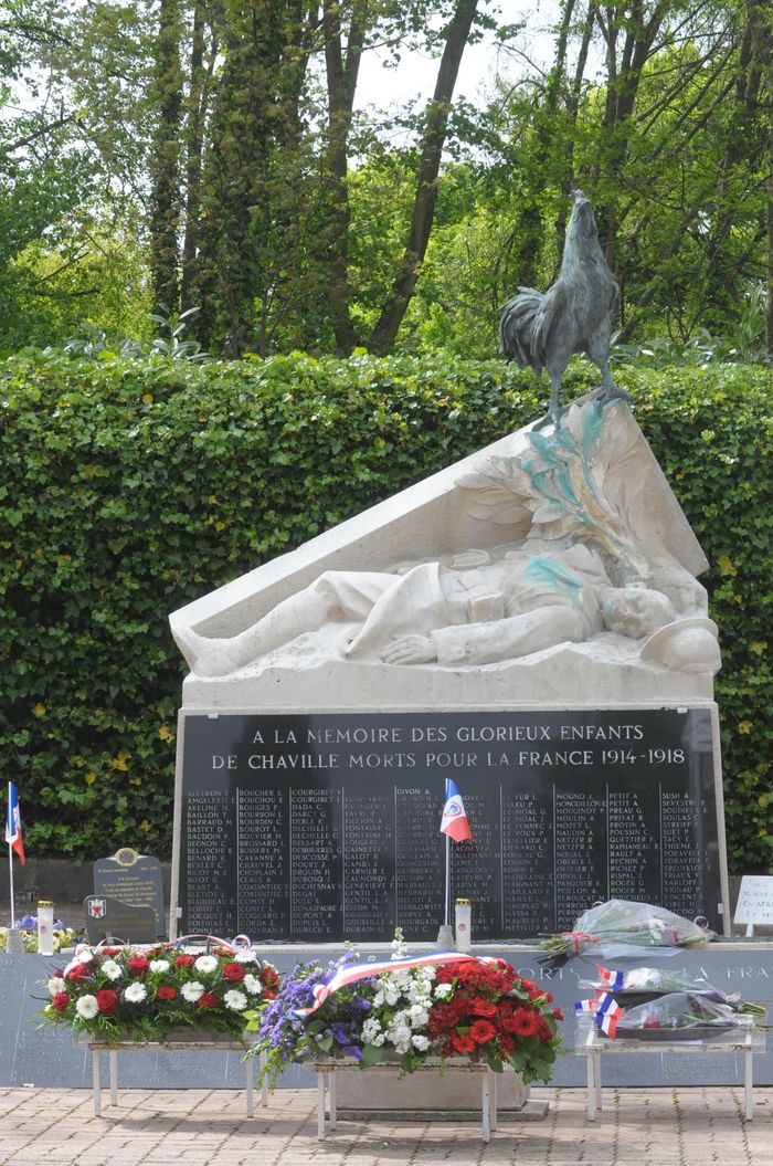 Monuments aux morts du cimetière de Chaville © Philippe Dobrowolska - Agrandir l'image, .JPG 559Ko (fenêtre modale)