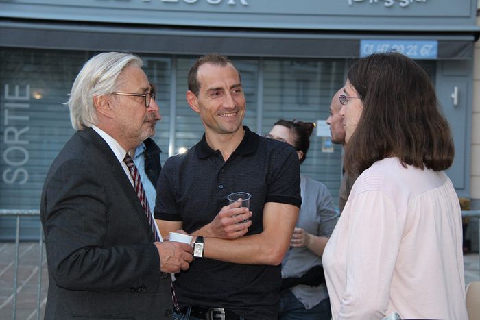 En présence de Jean-Jacques Guillet, maire de Chaville (à gauche) © Ville de Chaville - Agrandir l'image, .JPG 320Ko (fenêtre modale)