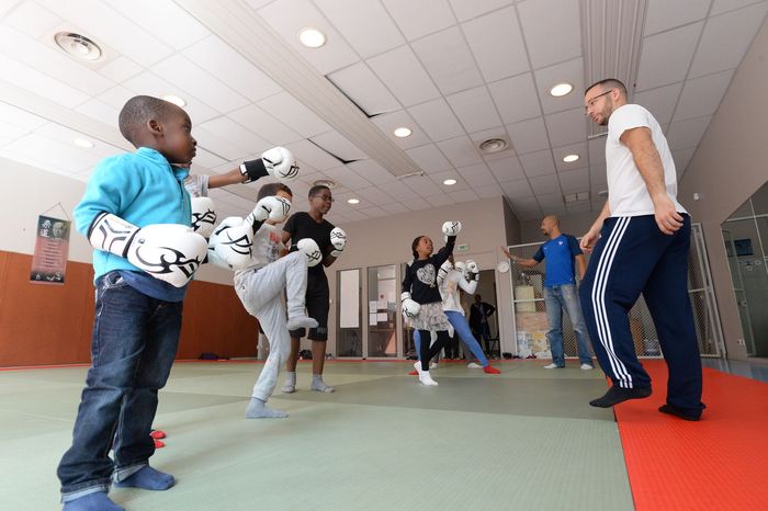 Initiation collective à la boxe © Thierry Gougenot - Agrandir l'image, .JPG 274Ko (fenêtre modale)