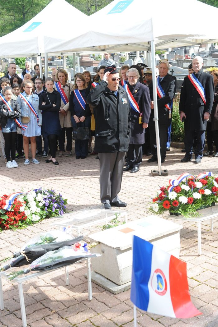 Hommage - Claude Viret, président du Comité d'entente des Associations d'Anciens Combattants Henri Arnold © Philippe Dobrowolska - Agrandir l'image, .JPG 438Ko (fenêtre modale)