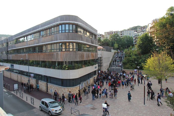 C'est l'heure de la rentrée lundi 3 septembre devant l'école élémentaire Paul Bert © Ville de Chaville - Agrandir l'image, .JPG 408Ko (fenêtre modale)