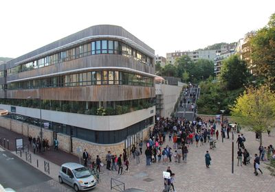 C'est l'heure de la rentrée lundi 3 septembre devant l'école élémentaire Paul Bert © Ville de Chaville