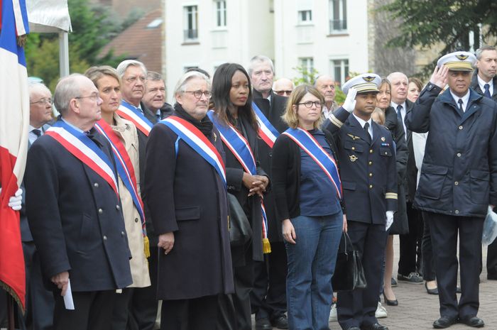 De gauche à droite (1er plan) : François-Marie Pailler, maire adjoint, Armelle Tilly, maire adjoint, Jean-Jacques Guillet, maire de Chaville, Anne-Louise Mesadieu, conseillère municipale de la majorité et Catherine Lime-Biffe, conseillère municipale de l'opposition © Philippe Dobrowolska - Agrandir l'image, .JPG 4,30Mo (fenêtre modale)