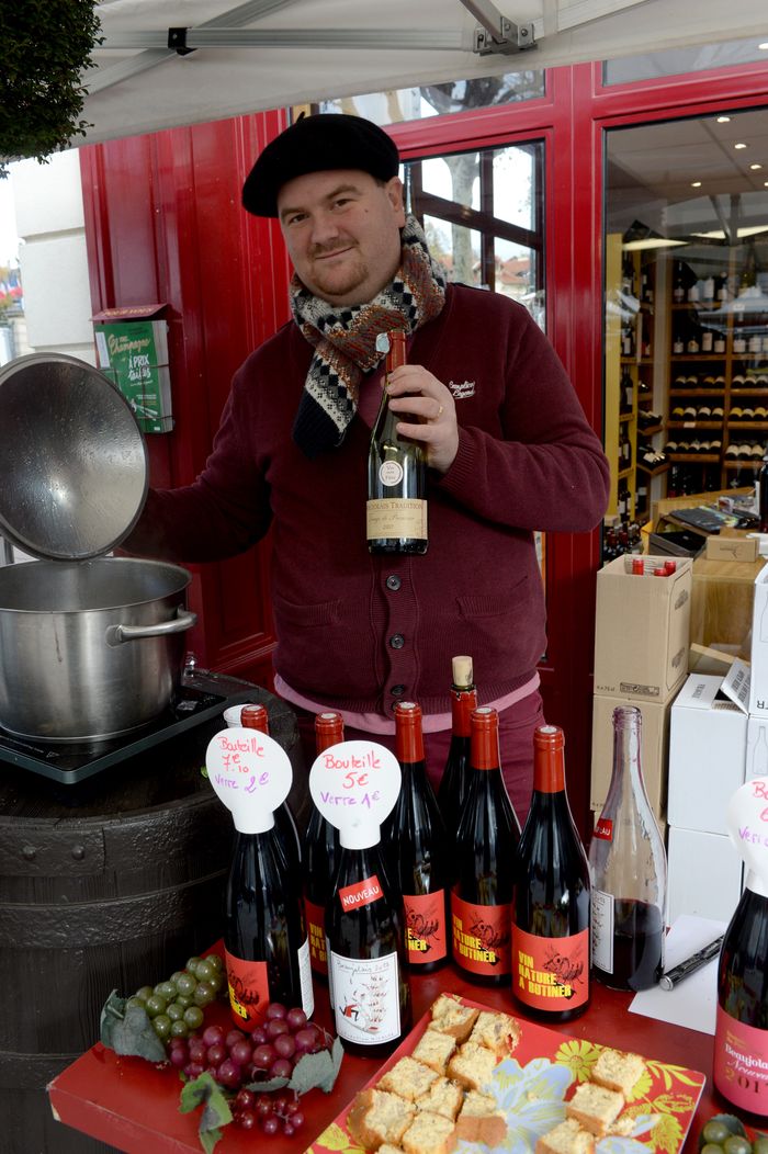 Vous prendrez bien un petit vin chaud ? © Thierry Gougenot - Agrandir l'image, .JPG 2,32Mo (fenêtre modale)