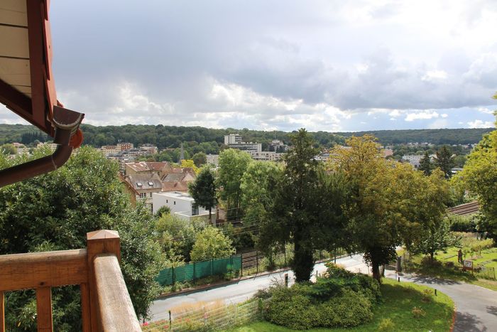 Vue sur Chaville depuis la Maison de l'Enfance et de la Jeunesse © Ville de Chaville - Agrandir l'image, .JPG 449Ko (fenêtre modale)