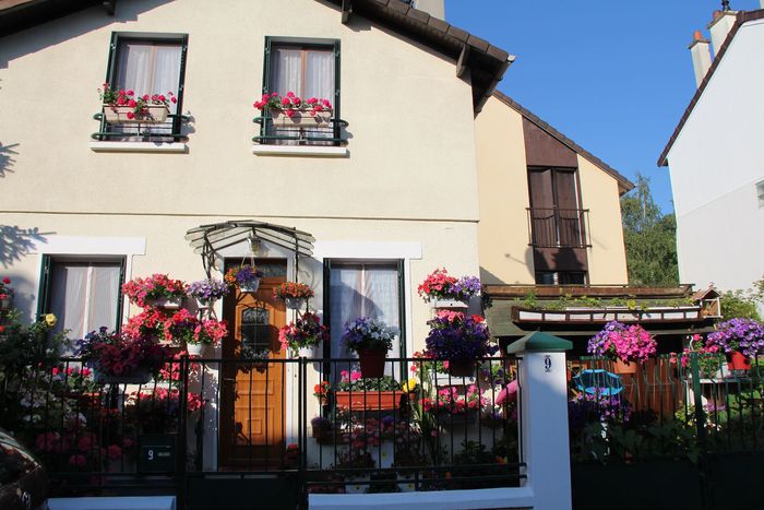 Catégorie “Balcons, terrasses, fenêtres fleuris” 1er prix : Grégoire Semerci - Agrandir l'image, .JPG 375Ko (fenêtre modale)