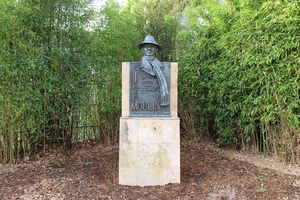 "Buste de Jean Moulin"
