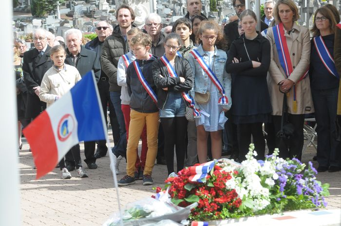 Cimetière de Chaville © Philippe Dobrowolska - Agrandir l'image, .JPG 4,59Mo (fenêtre modale)