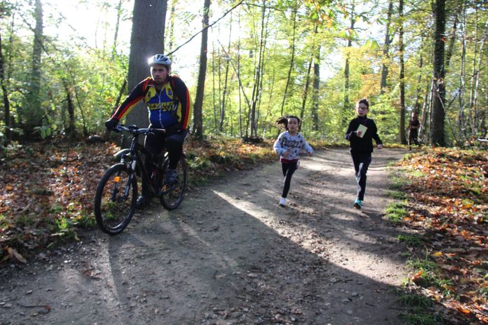 En présence d'accompagnateurs de Sèvres Chaville VTT © Ville de Chaville - Agrandir l'image, . 0octets (fenêtre modale)