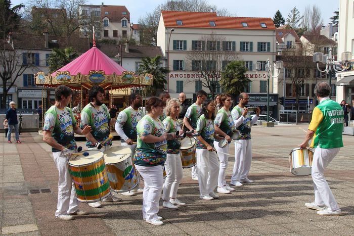 Démonstration de batucadas et de capoeira © Ville de Chaville - Agrandir l'image, .JPG 592Ko (fenêtre modale)