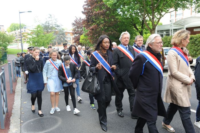 Une génération suivant l'autre © Philippe Dobrowolska - Agrandir l'image, .JPG 472Ko (fenêtre modale)