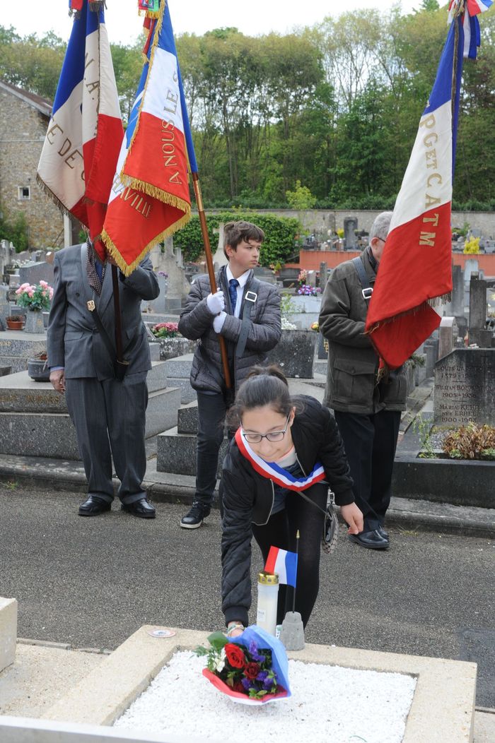 Commémoration du 8 mai 1945 - 2017 (32) - Agrandir l'image, .JPG 443Ko (fenêtre modale)