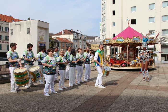 Démonstration de batucadas et de capoeira © Ville de Chaville - Agrandir l'image, .JPG 504Ko (fenêtre modale)