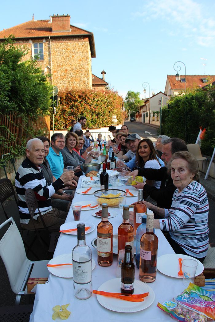 En toute convivialité © Ville de Chaville - Agrandir l'image, .JPG 491Ko (fenêtre modale)