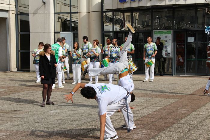 Démonstration de batucadas et de capoeira © Ville de Chaville - Agrandir l'image, .JPG 550Ko (fenêtre modale)