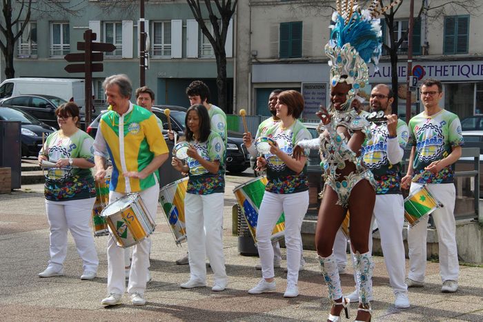 Démonstration de batucadas et de capoeira © Ville de Chaville - Agrandir l'image, .JPG 512Ko (fenêtre modale)