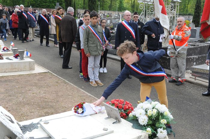 Cimetière de Chaville © Philippe Dobrowolska - Agrandir l'image, .JPG 541Ko (fenêtre modale)